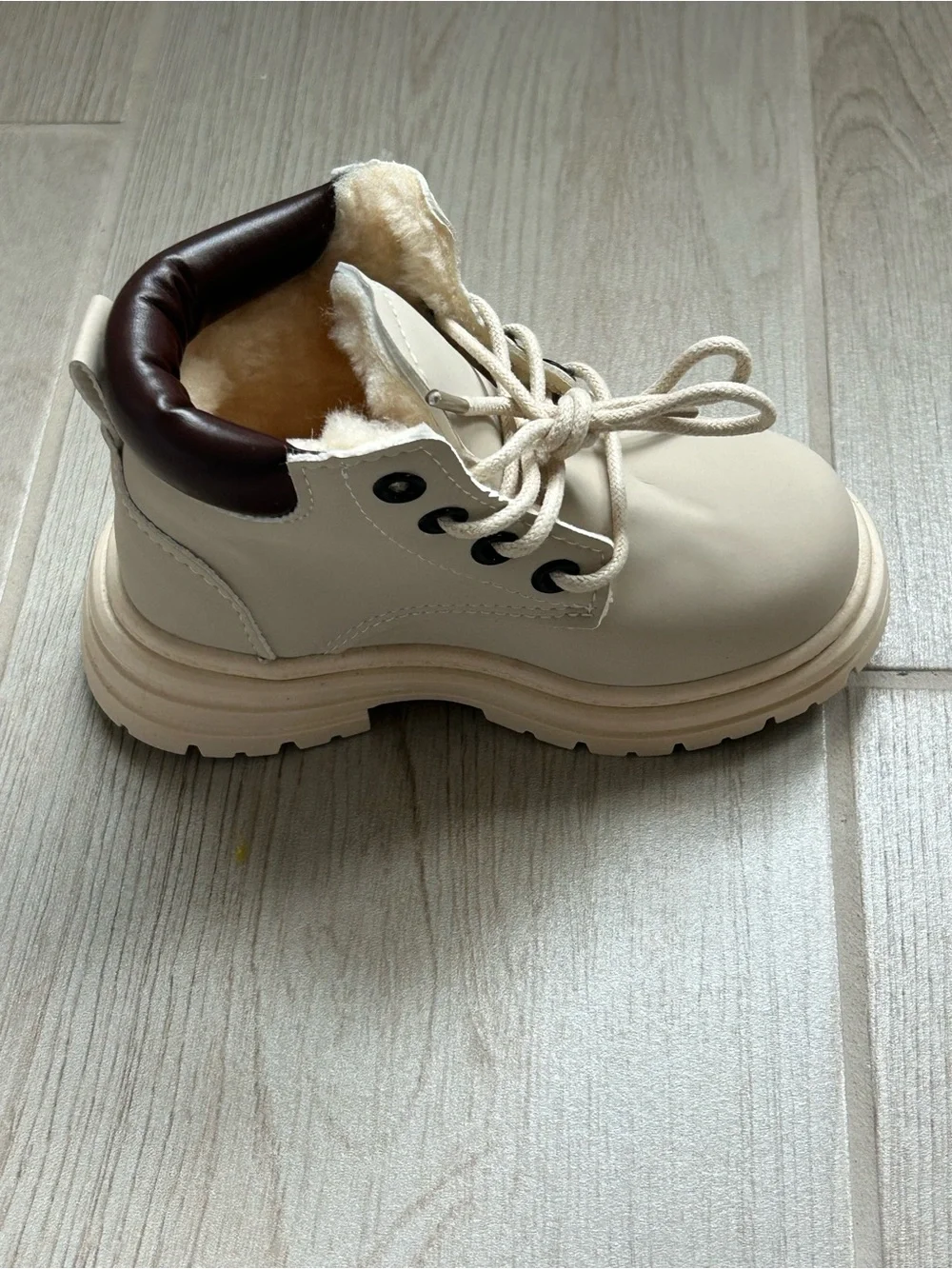 NWOT Toddler Size 8 - Cream Faux Fur Lined Boots with Brown Collar